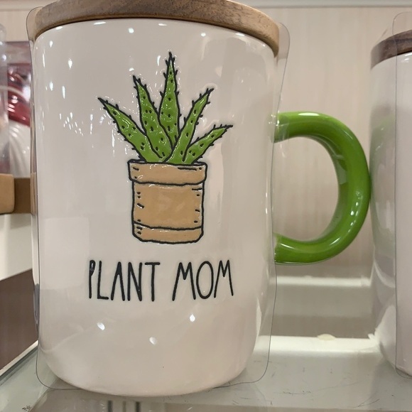 ⭐️RAE DUNN “PLANT MOM” MUG - Picture 1 of 4
